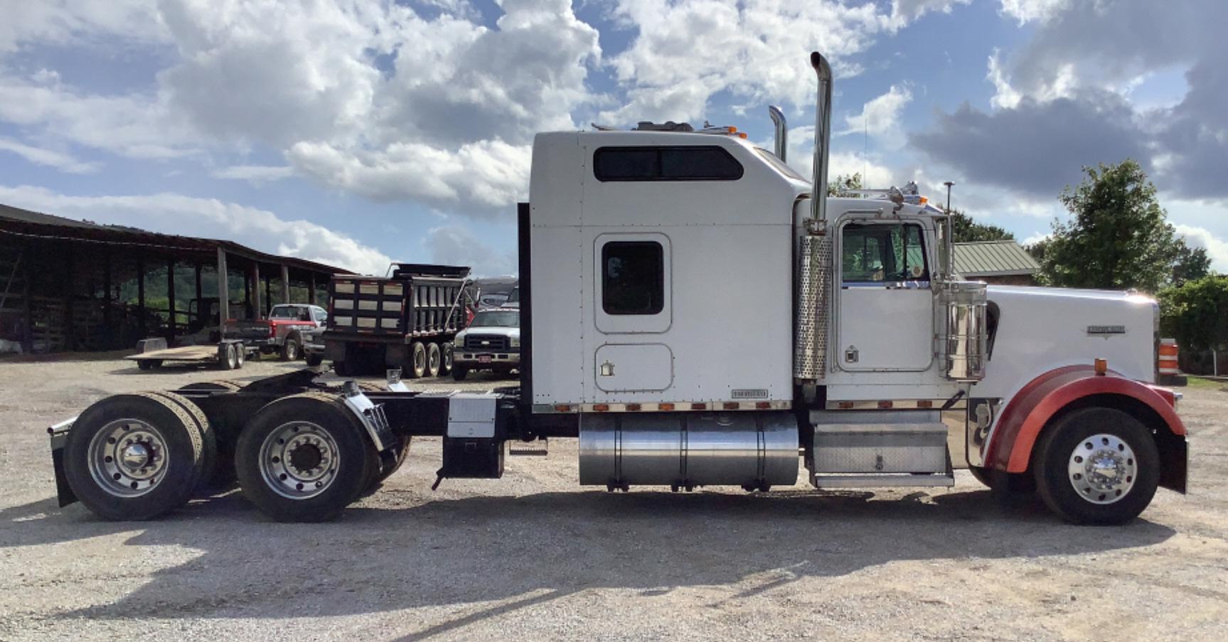 1999 Kenworth W900L Studio Sleeper Cab 6x4