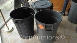 Lot of Brute, Huskee & Blue Hawk Trash Cans, Only 1 Lid