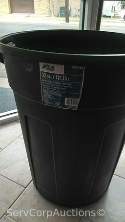 Lot of Brute, Huskee & Blue Hawk Trash Cans, Only 1 Lid
