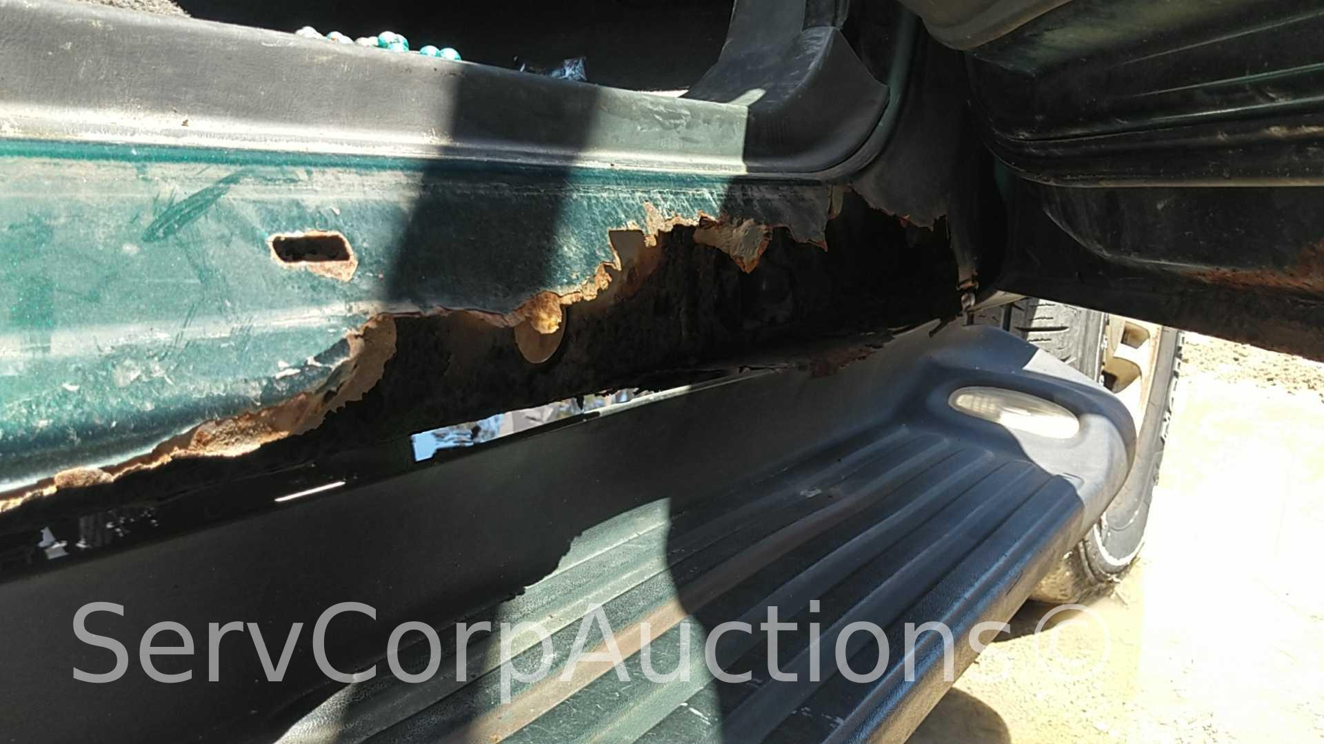 1999 Ford Expedition Multipurpose Vehicle (MPV), VIN # 1FMRU1863XLA85513