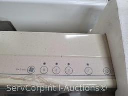 Lot on Pallet of 6 Venmar 36" Range Hoods (3 Out of Packaging), Broan 36" Range Hood, Black 32"