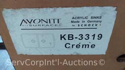 Lot on Pallet of 4 Avonite KB-3319 Sinks