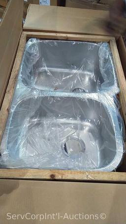 Lot on Pallet of 6 Lansen Profile 6040 Stainless Sinks, 1 Lansen Profile 7030 Sink