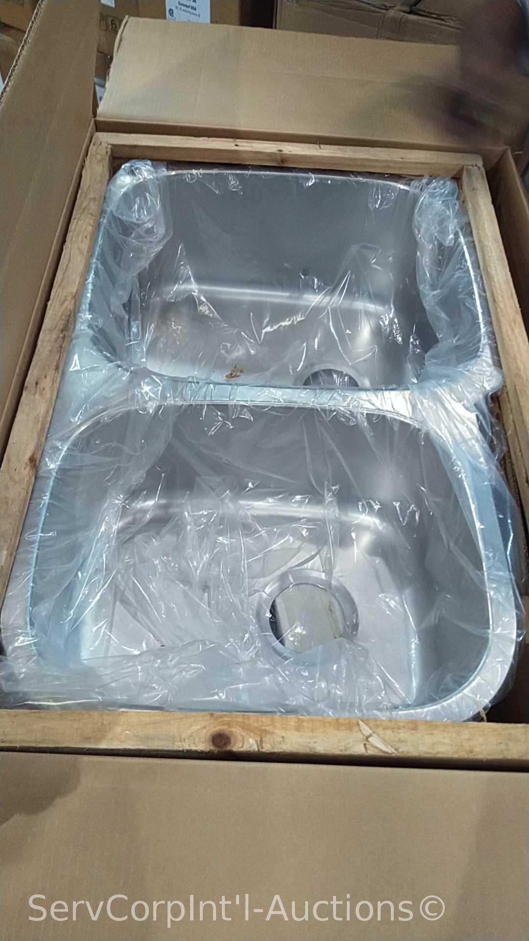 Lot on Pallet of 6 Lansen Profile 6040 Stainless Sinks, 1 Lansen Profile 7030 Sink