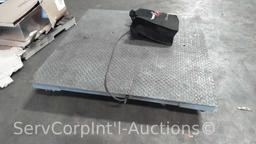 Lot on Pallet of Tor Rey 3' x 3' Shipping Scale