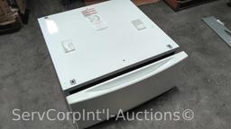 Lot on Pallet of GE SBD137HWW Laundry Pedestal Drawer