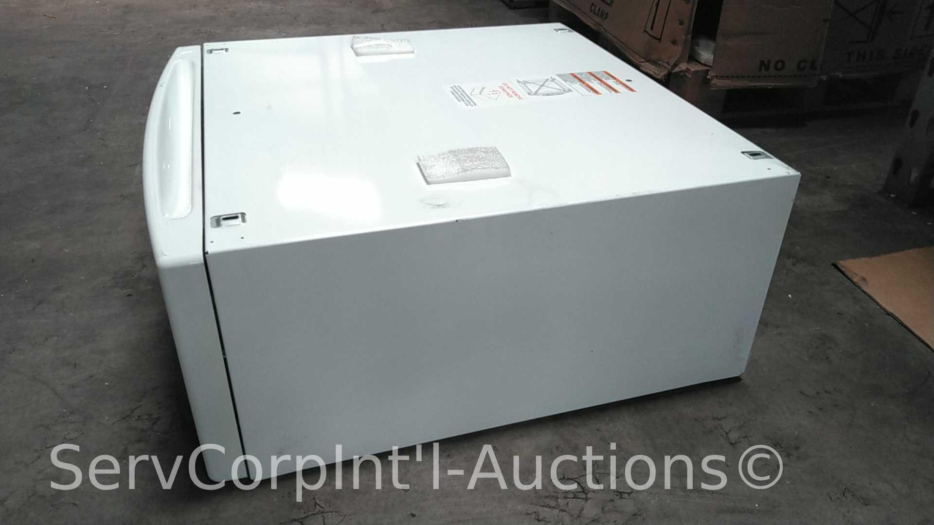 Lot on Pallet of GE SBD137HWW Laundry Pedestal Drawer