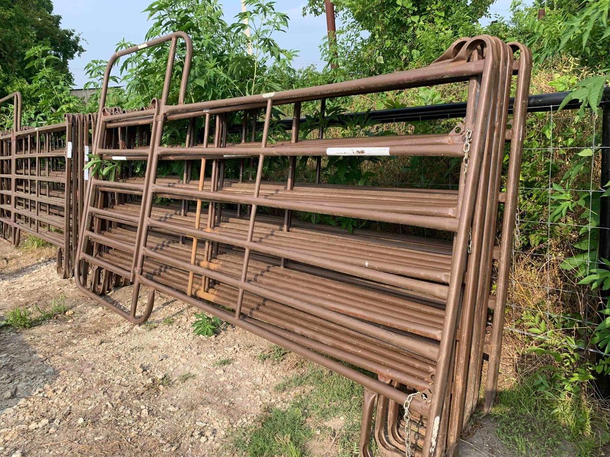 Set of 10 - 12' Priefert Panels w/ Walkthrough Gate