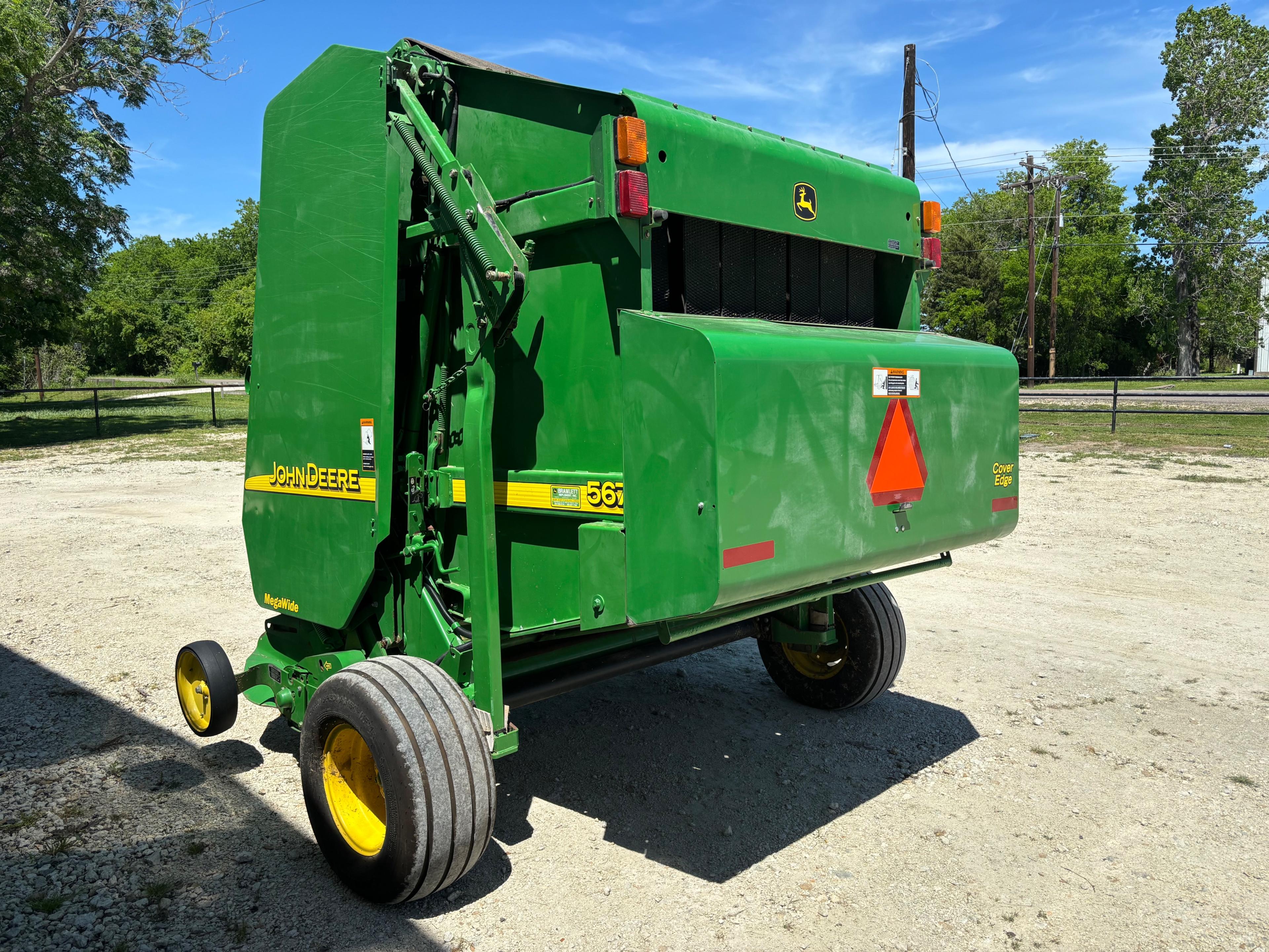 John Deere 567 Megawide Hay Baler
