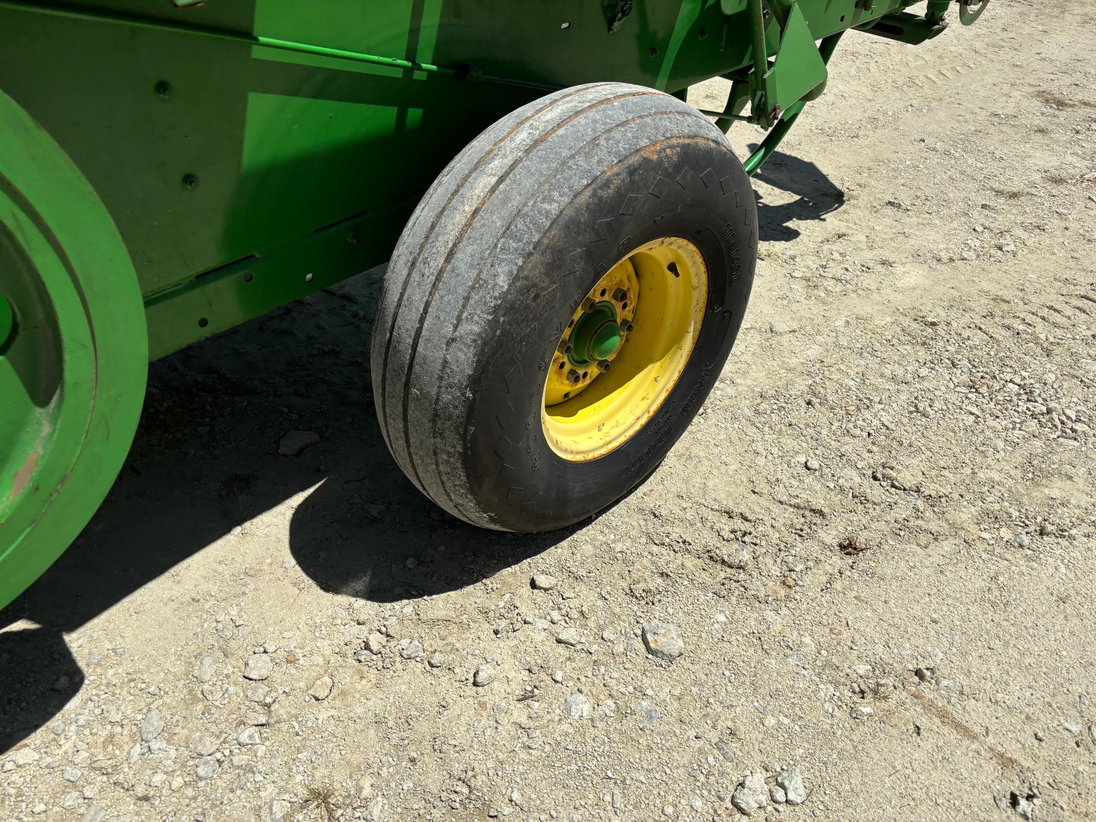 John Deere 348 Square Baler