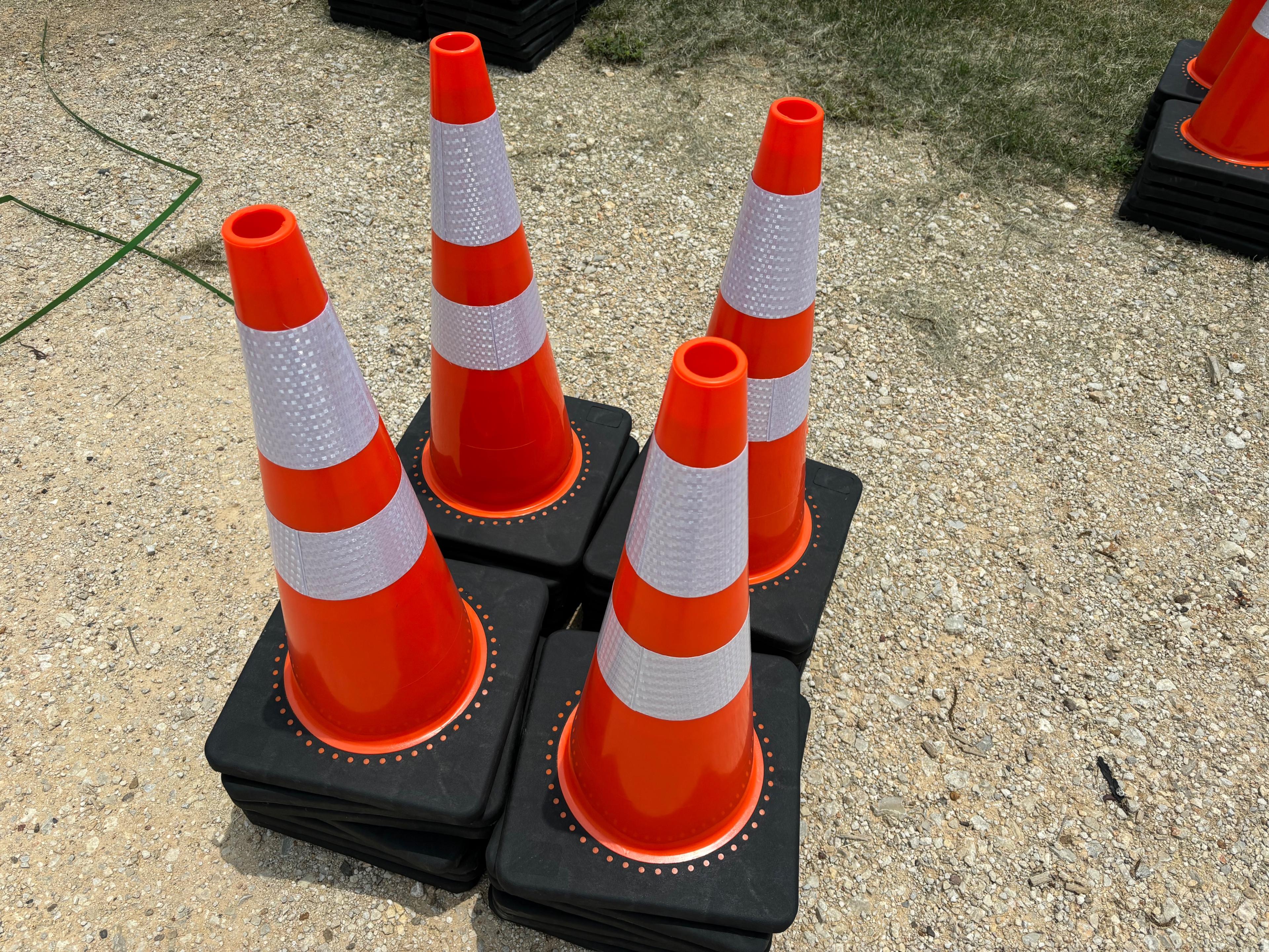 25 Safety Cones