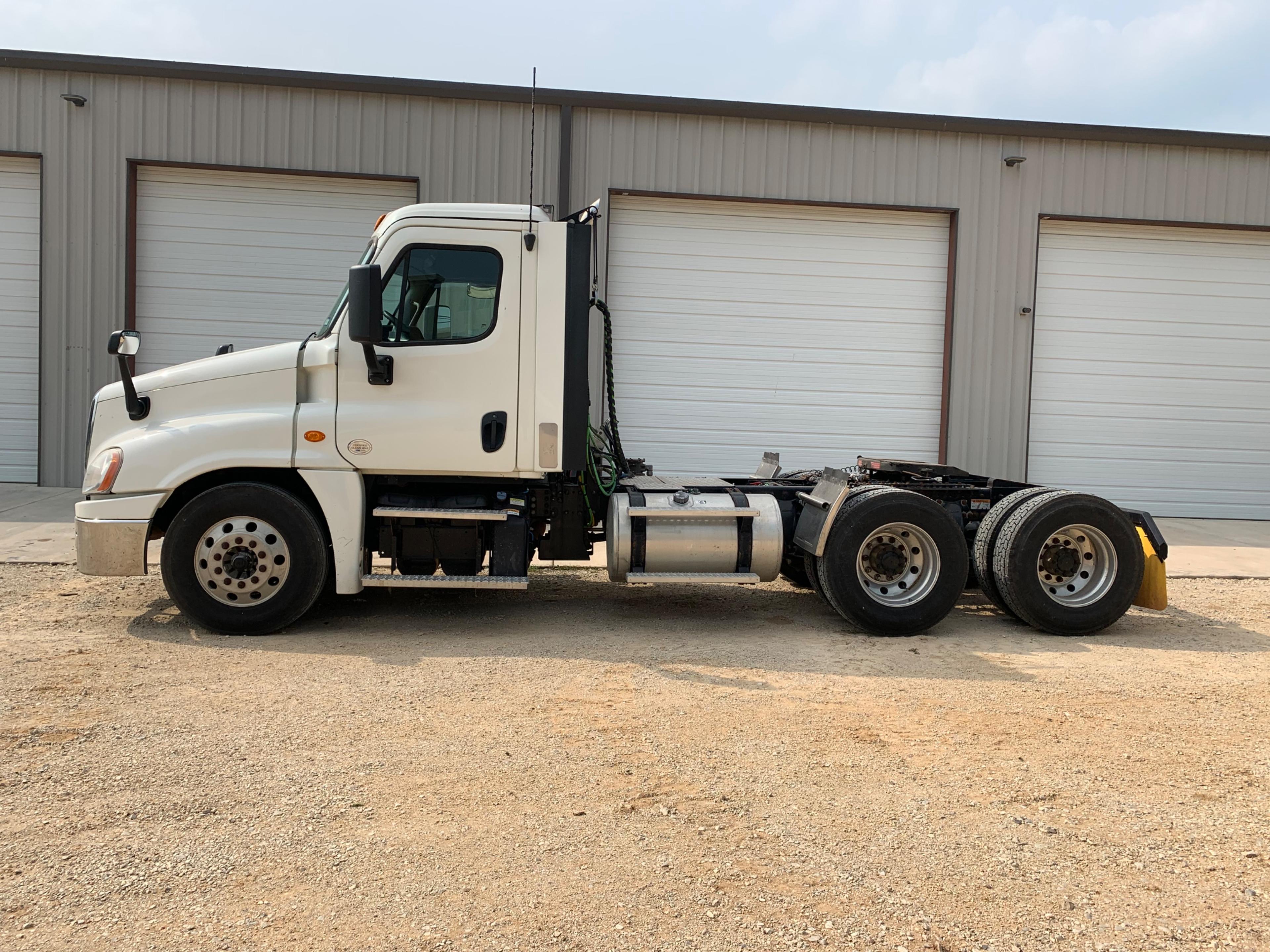 2017 Freightliner Cascadia Day Cab