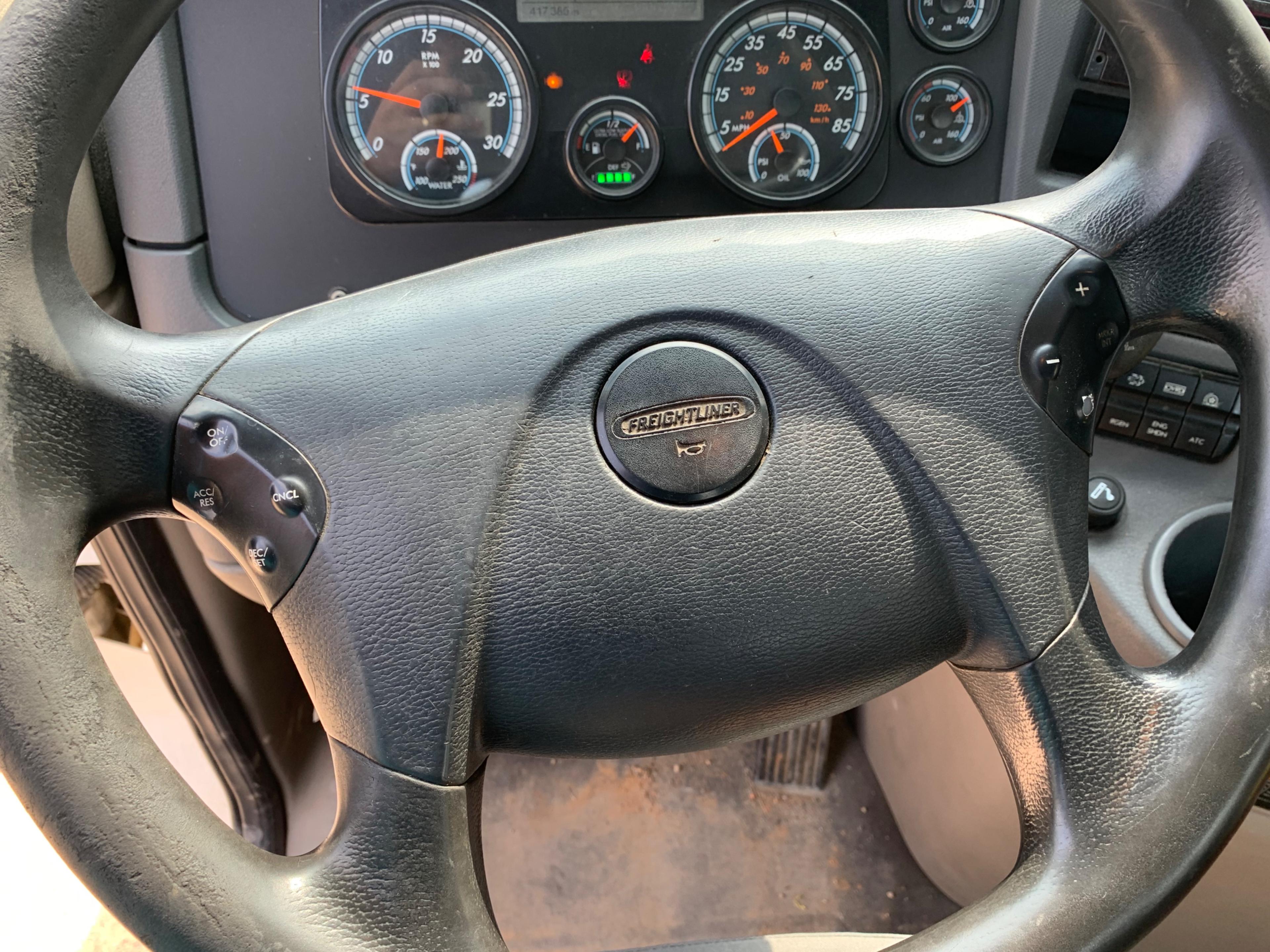 2017 Freightliner Cascadia Day Cab