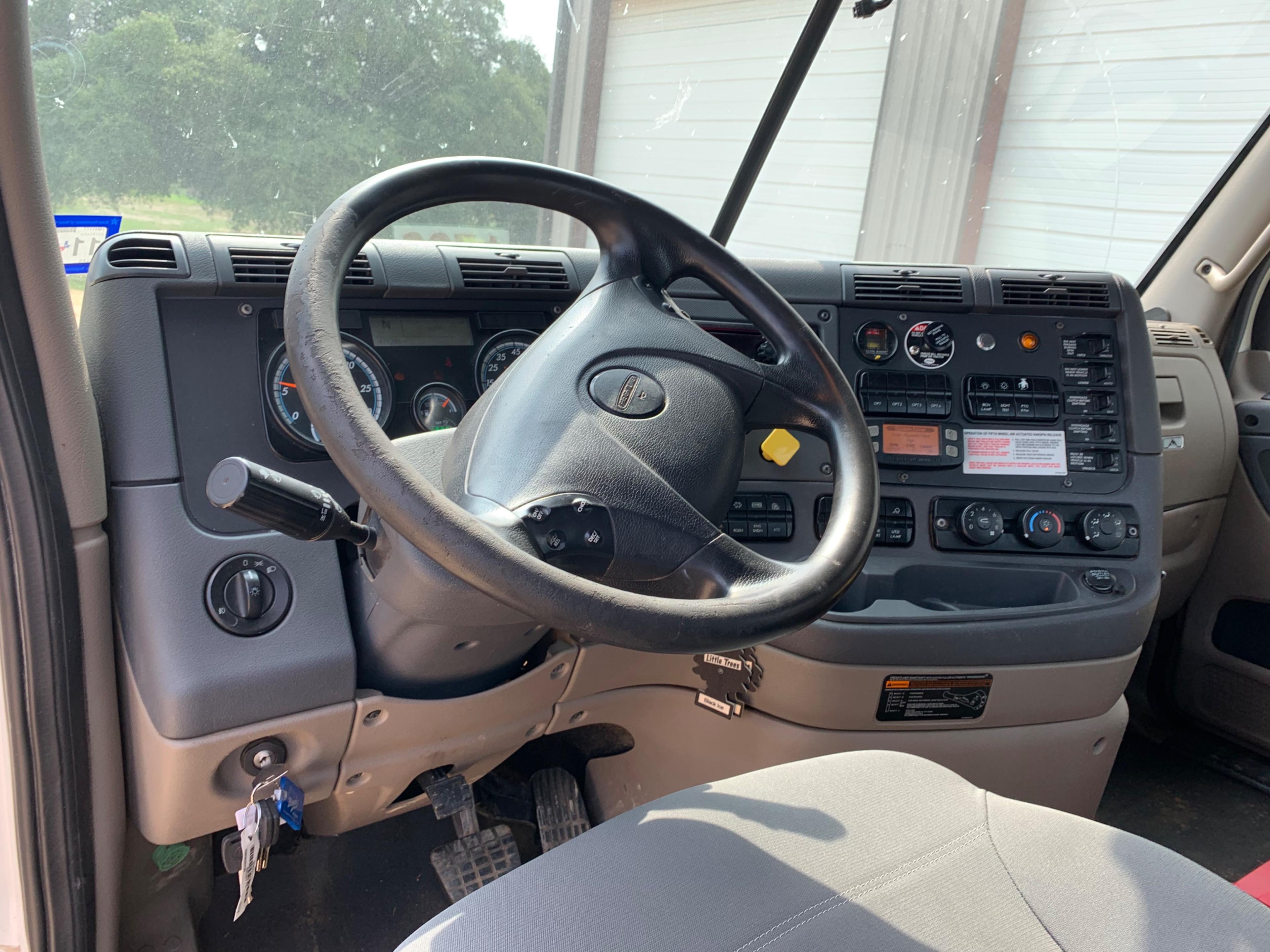 2017 Freightliner Cascadia Day Cab