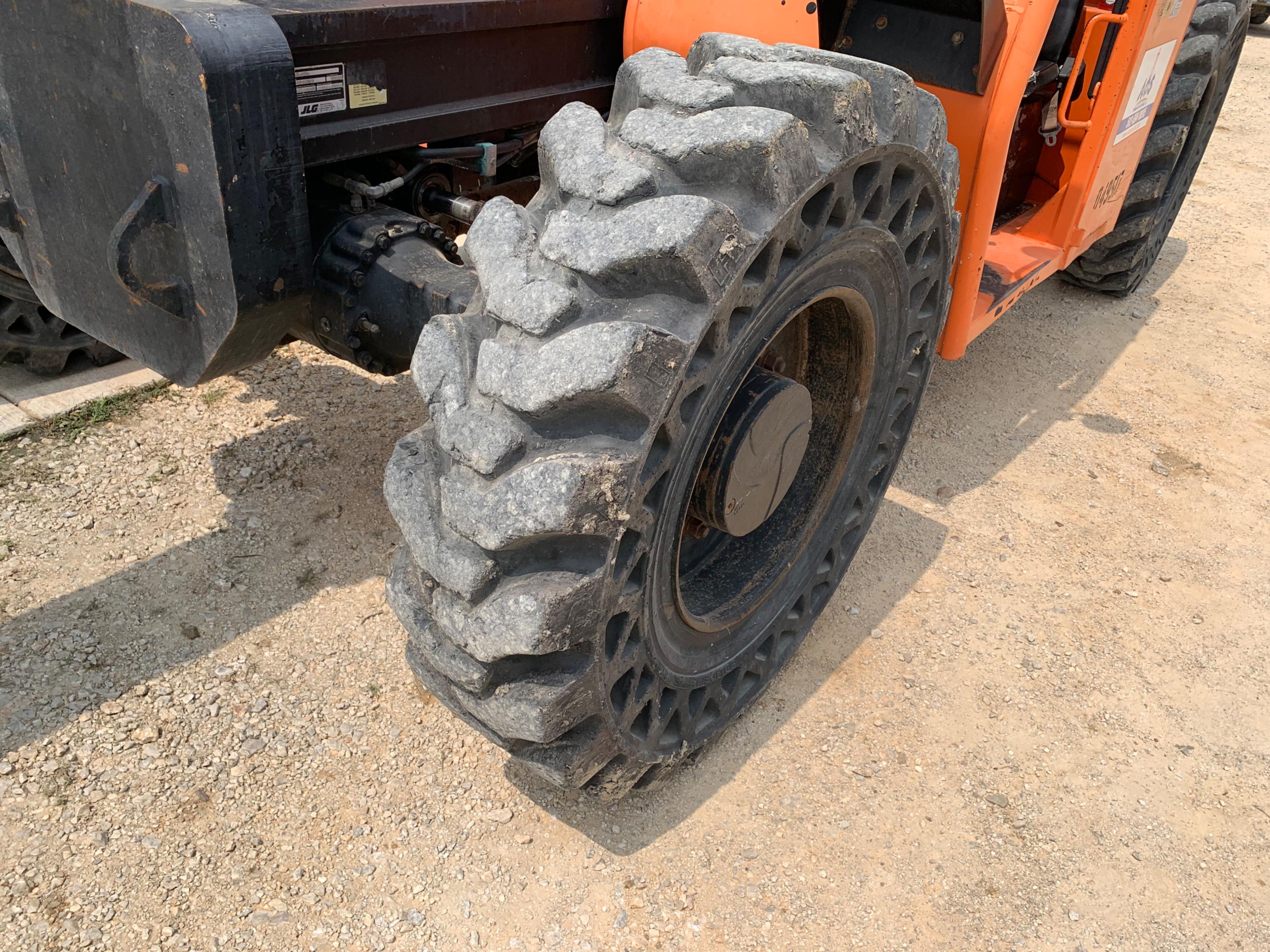 JLG 943 Telehandler