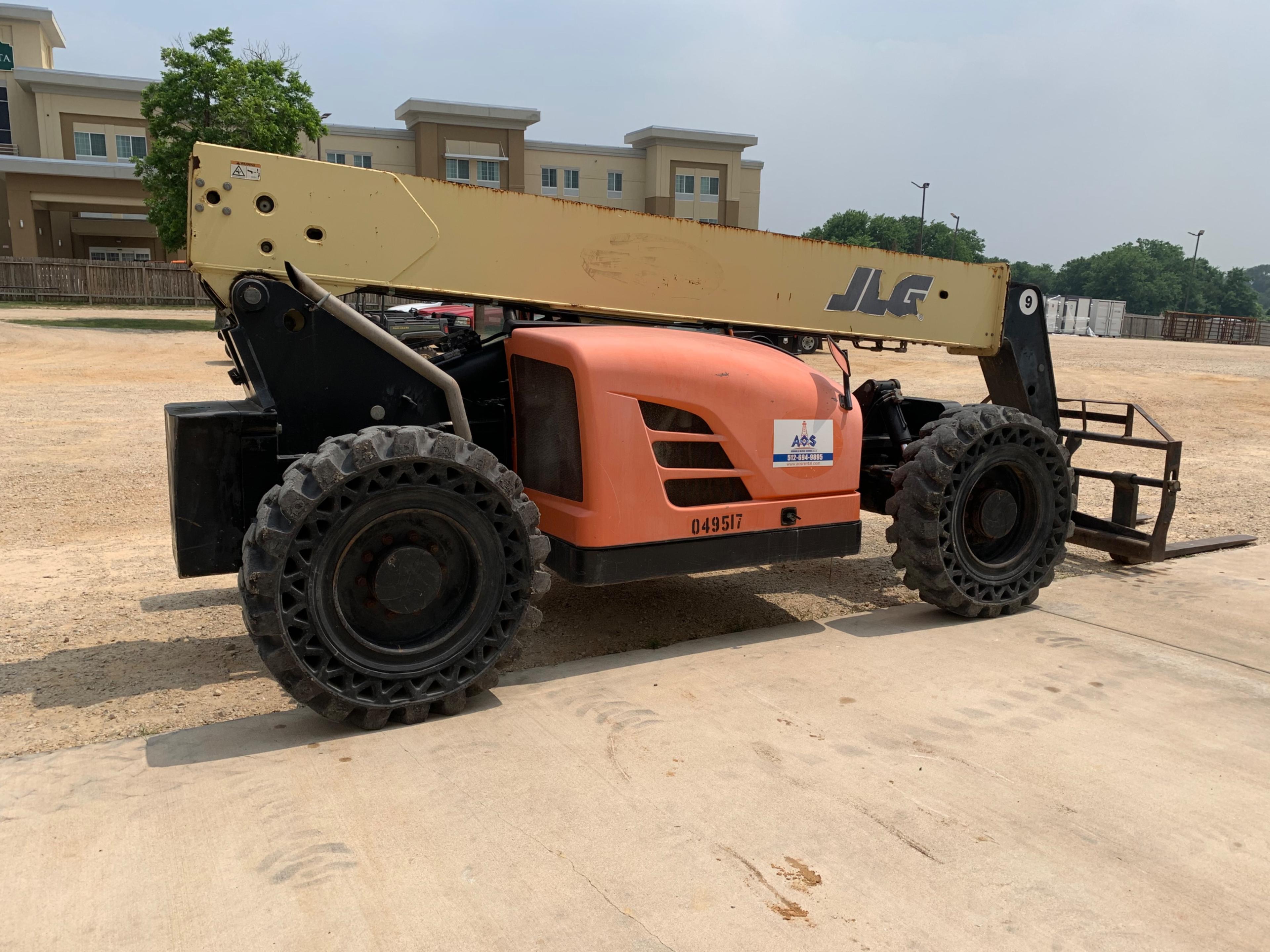 JLG 943 Telehandler