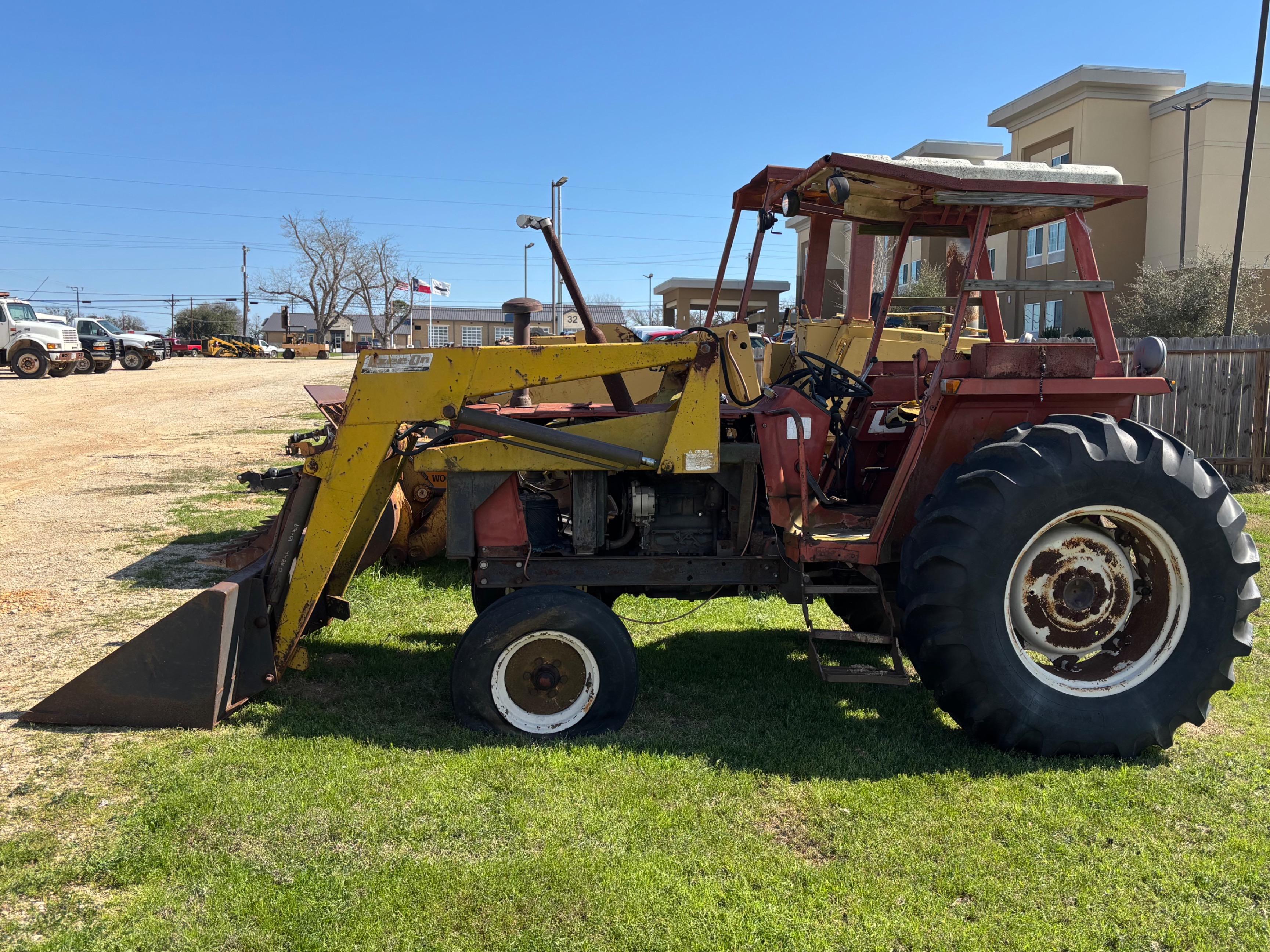 Fiat 780 Tractor w/ Front End Loader