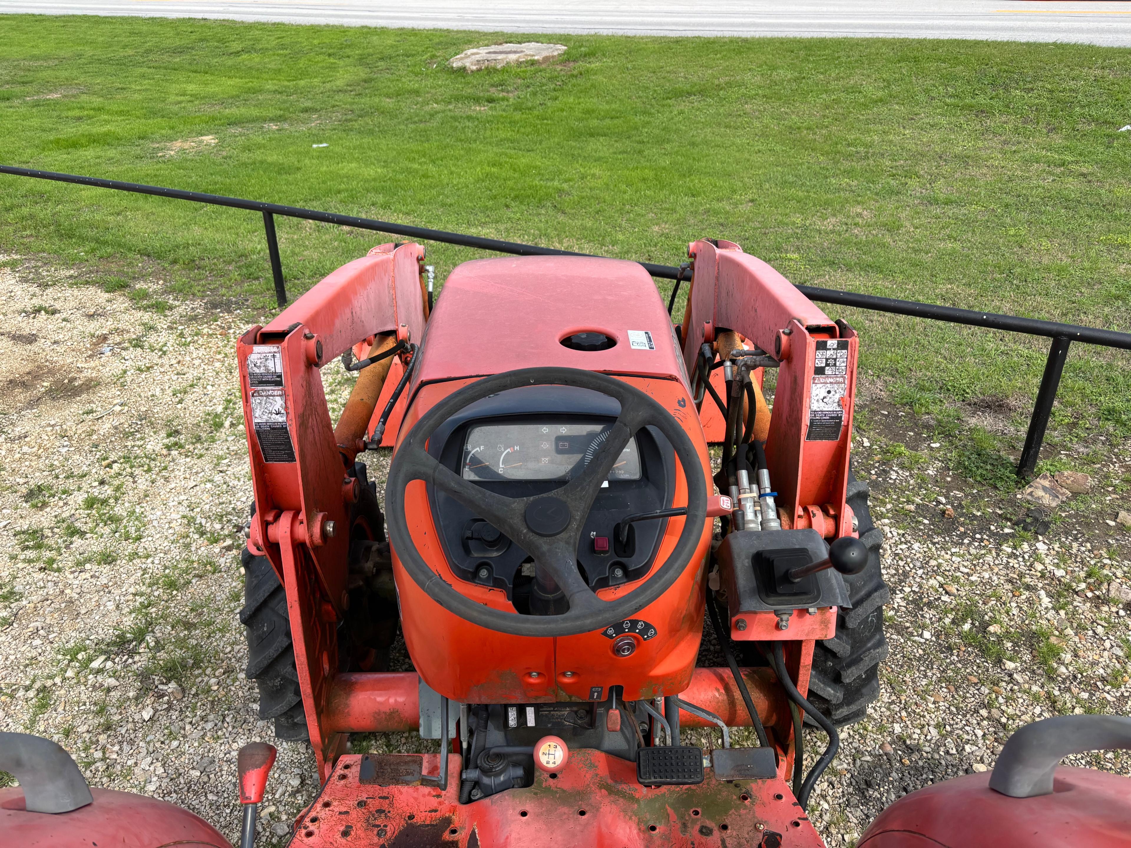 Kubota MX5100 Tractor w/ Loader