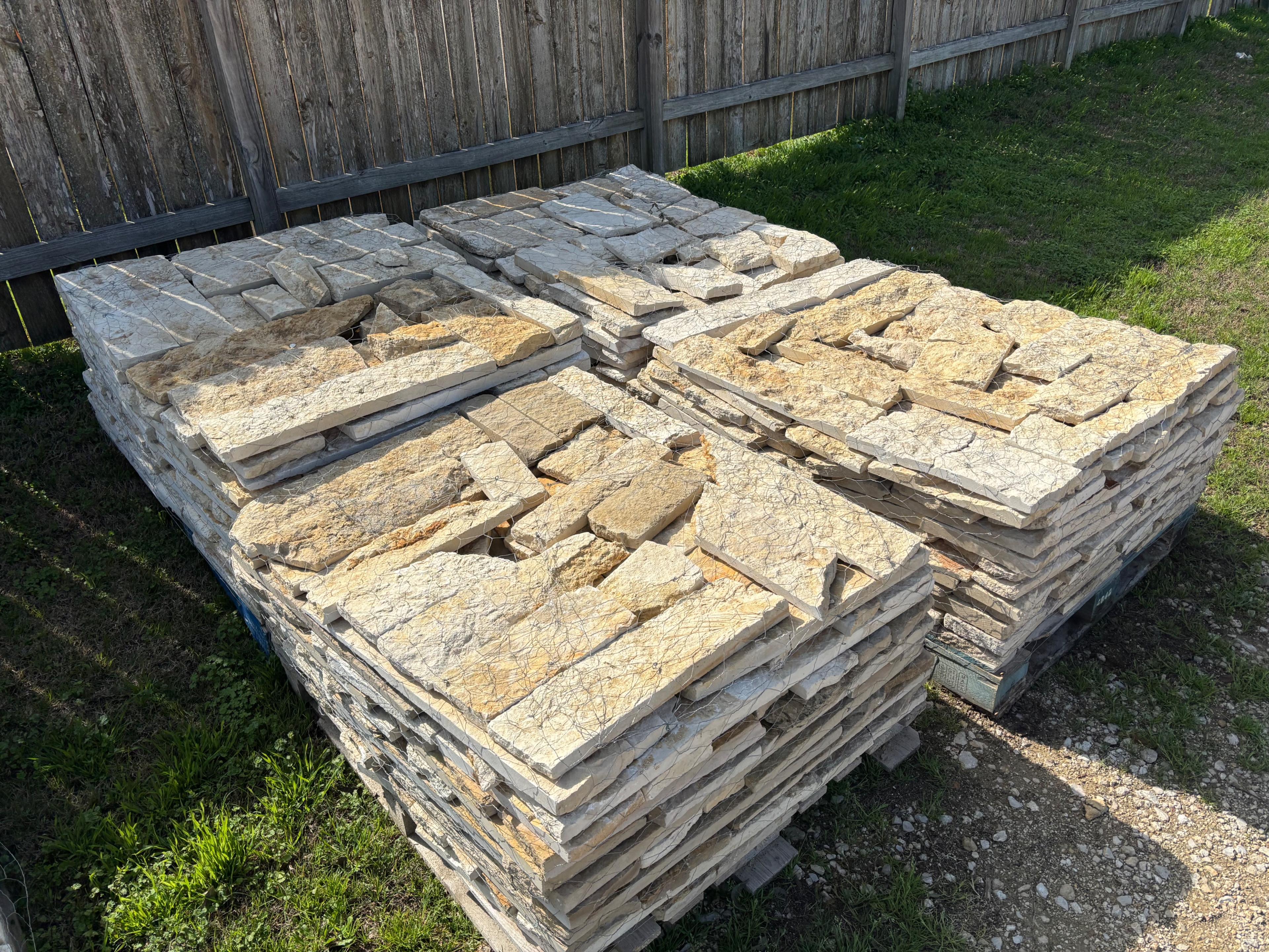 (4) Pallets of Texas Cream Thin Veneer Stone