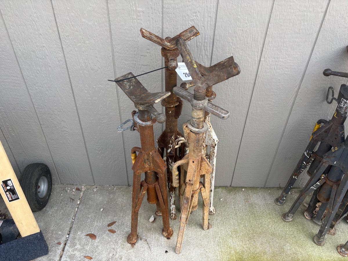 4 - V Head Pipe Stands