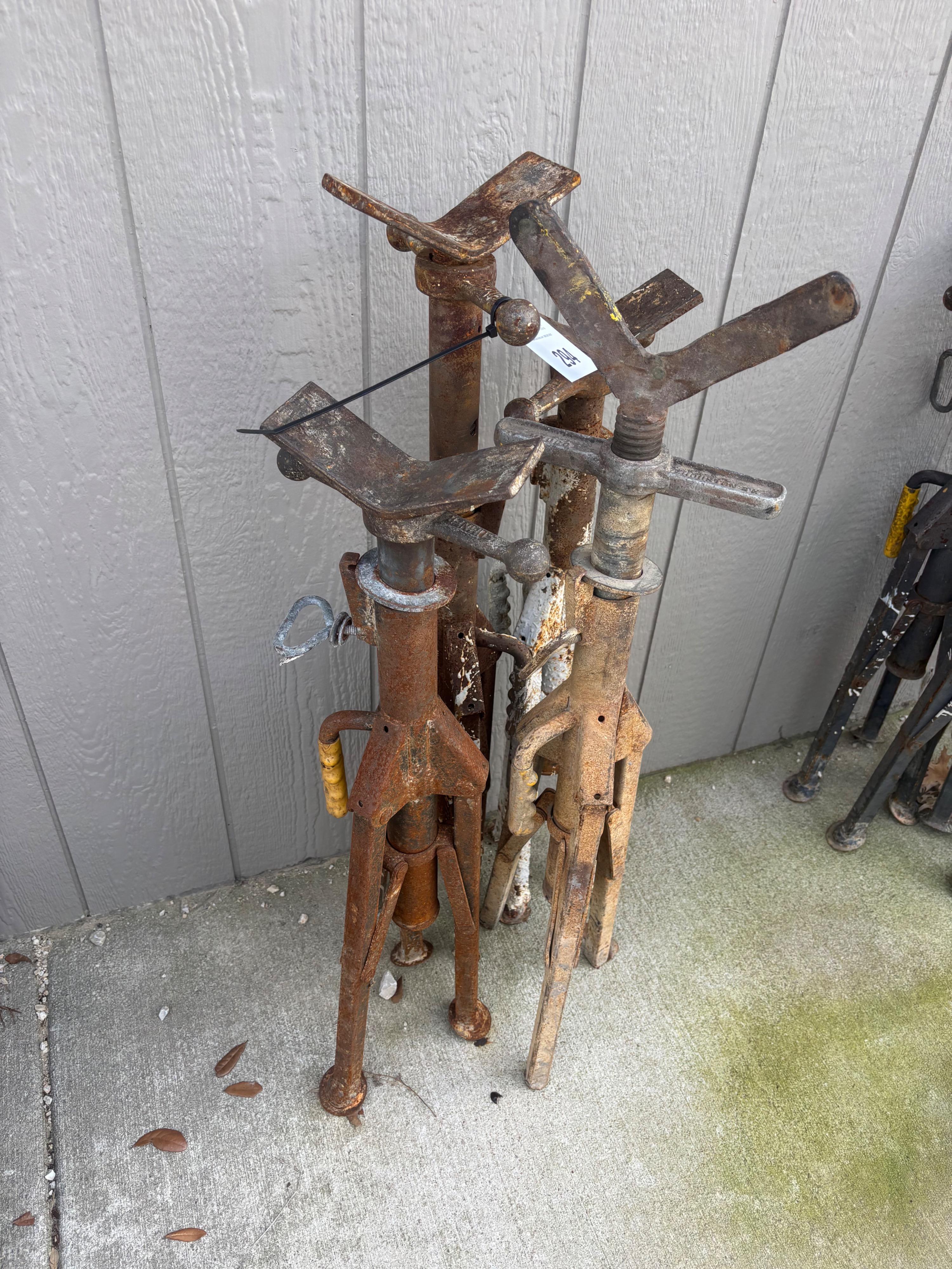 4 - V Head Pipe Stands