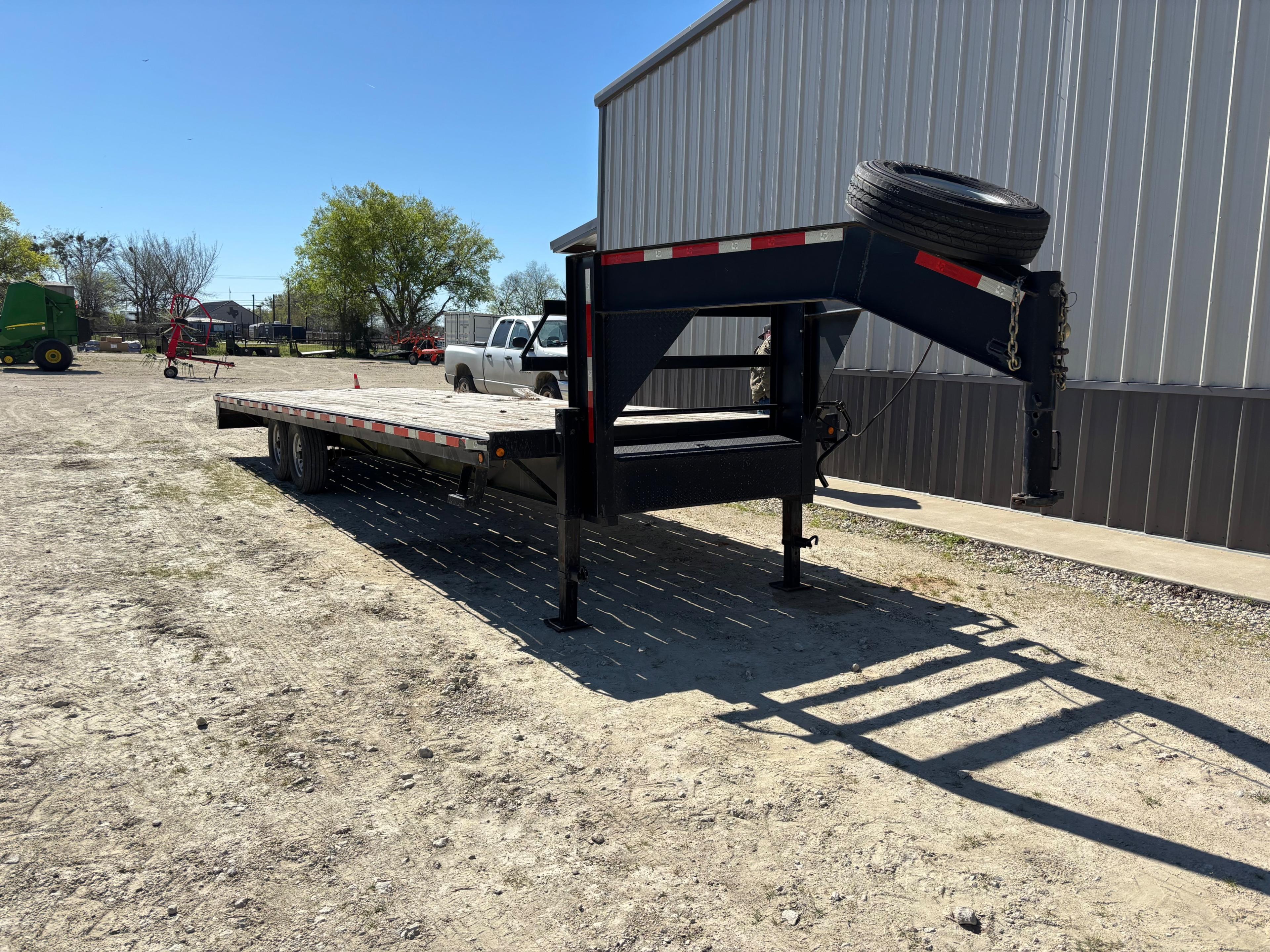 2016 Texas Pride 28' Utility Gooseneck Trailer