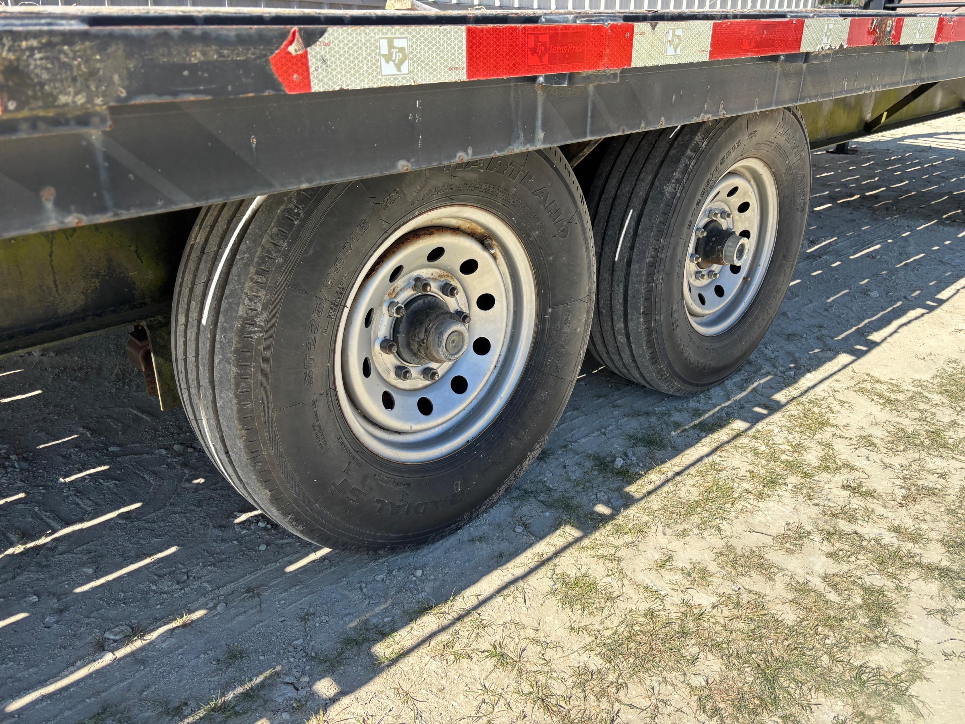 2016 Texas Pride 28' Utility Gooseneck Trailer