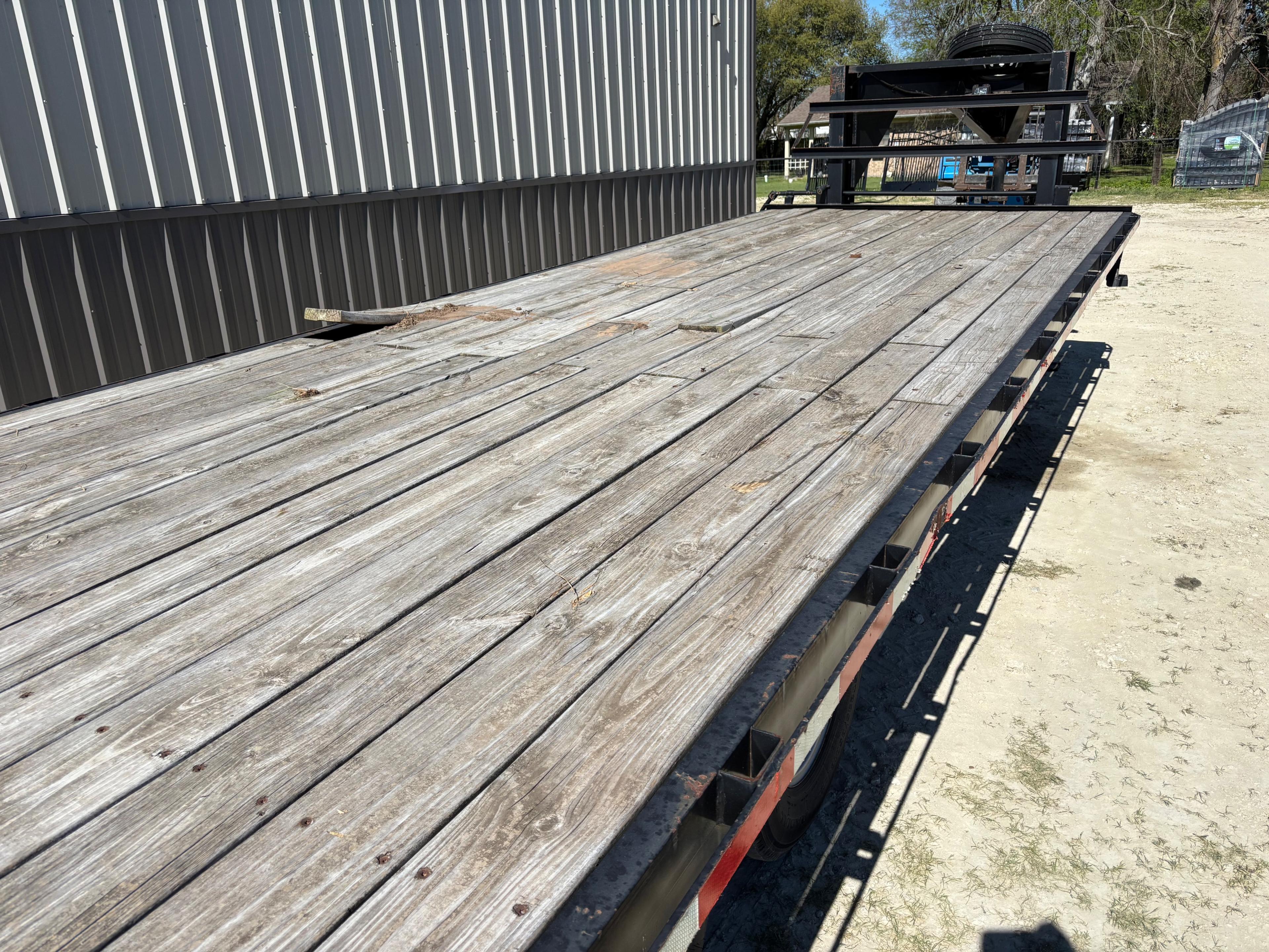 2016 Texas Pride 28' Utility Gooseneck Trailer