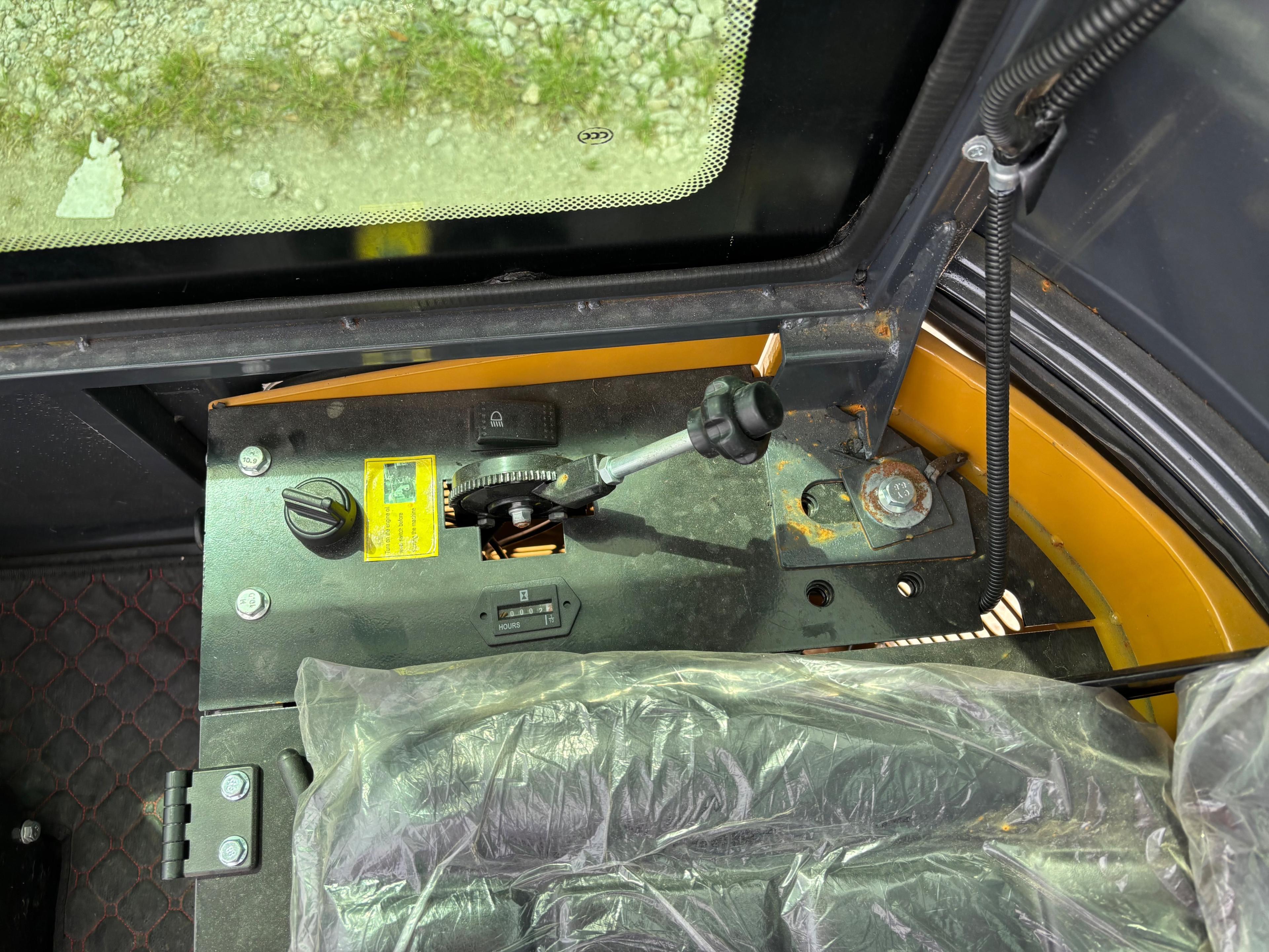 AGT H13R Mini-Excavator