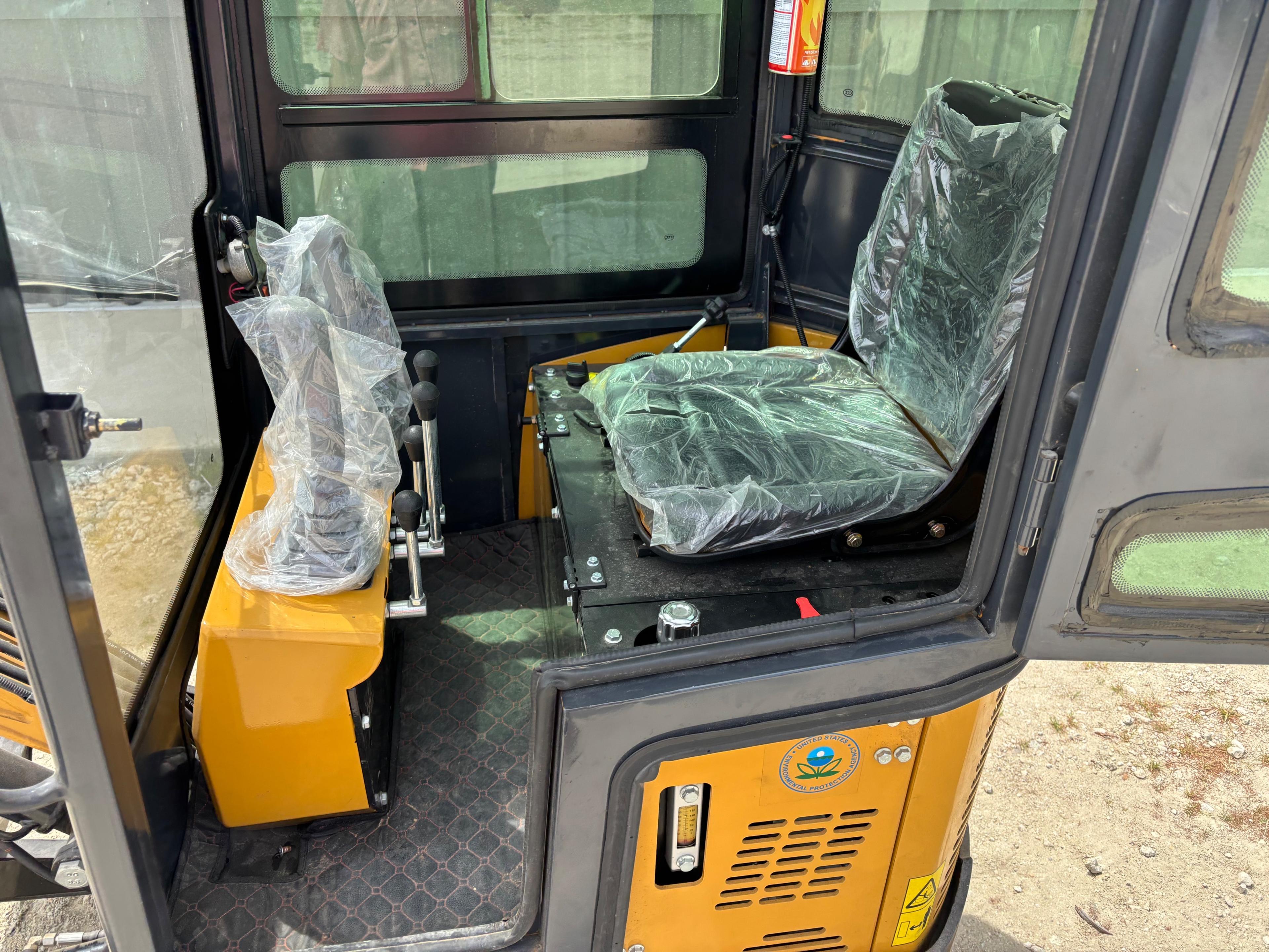 AGT H13R Mini-Excavator