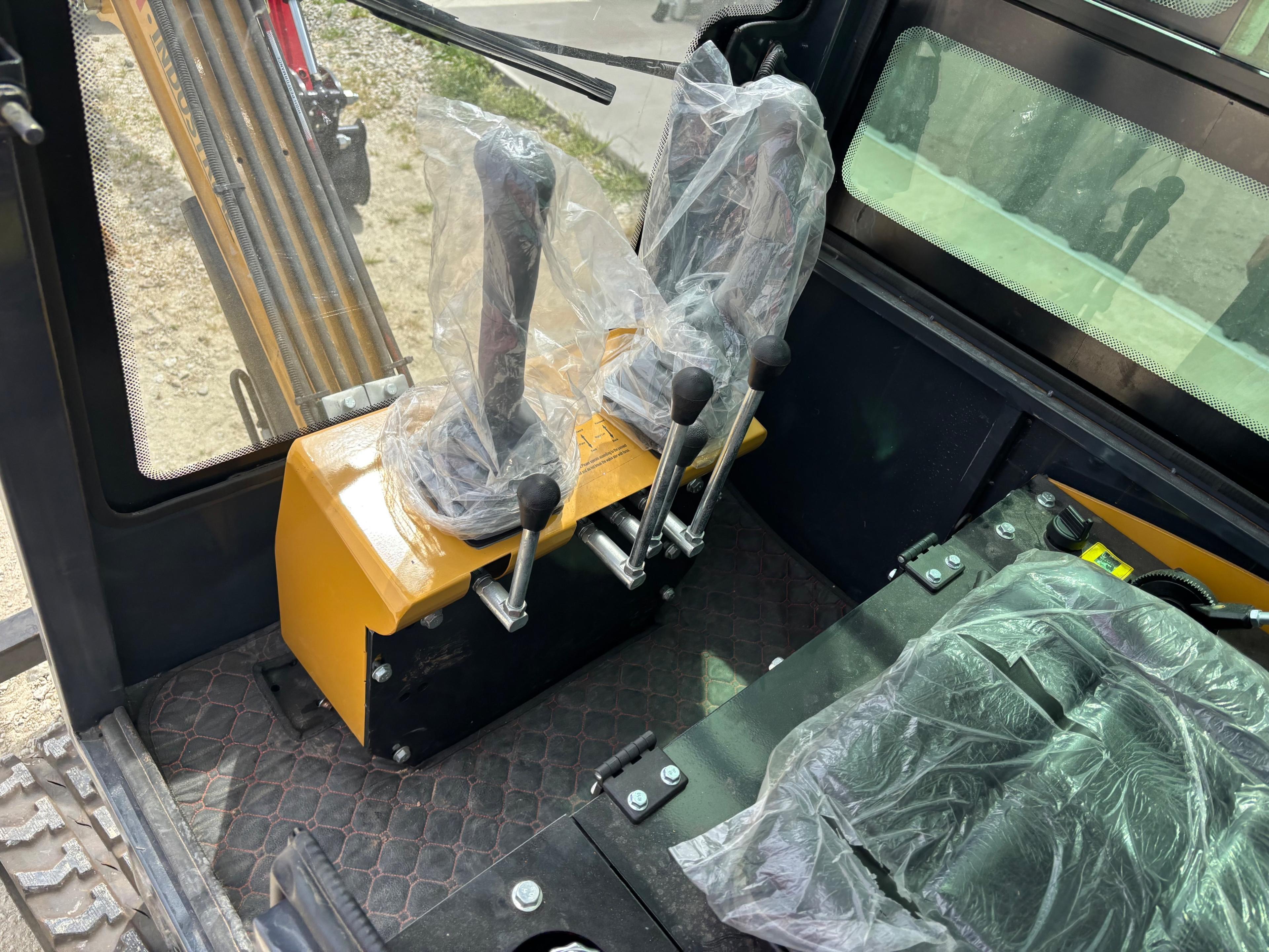AGT H13R Mini-Excavator