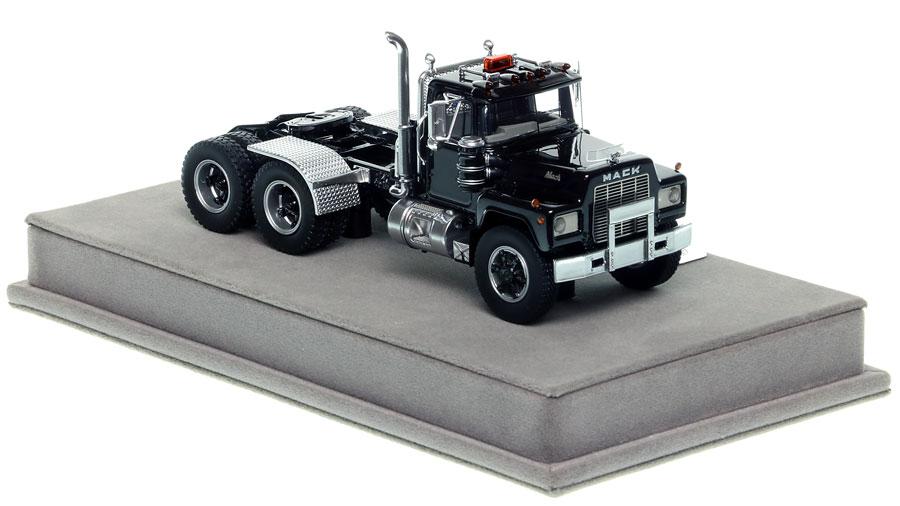 Mack RD688SX Tandem Axle Tractor - Black