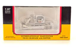 International TD-25 Crawler Dozer w/ Ripper - White - 1:87