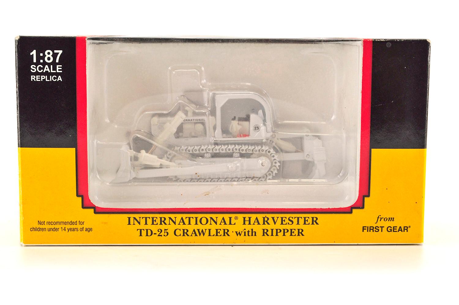 International TD-25 Crawler Dozer w/ Ripper - White - 1:87