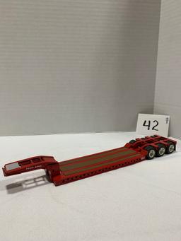 Trail King 3 Axle Low Loader- Red - 1:48