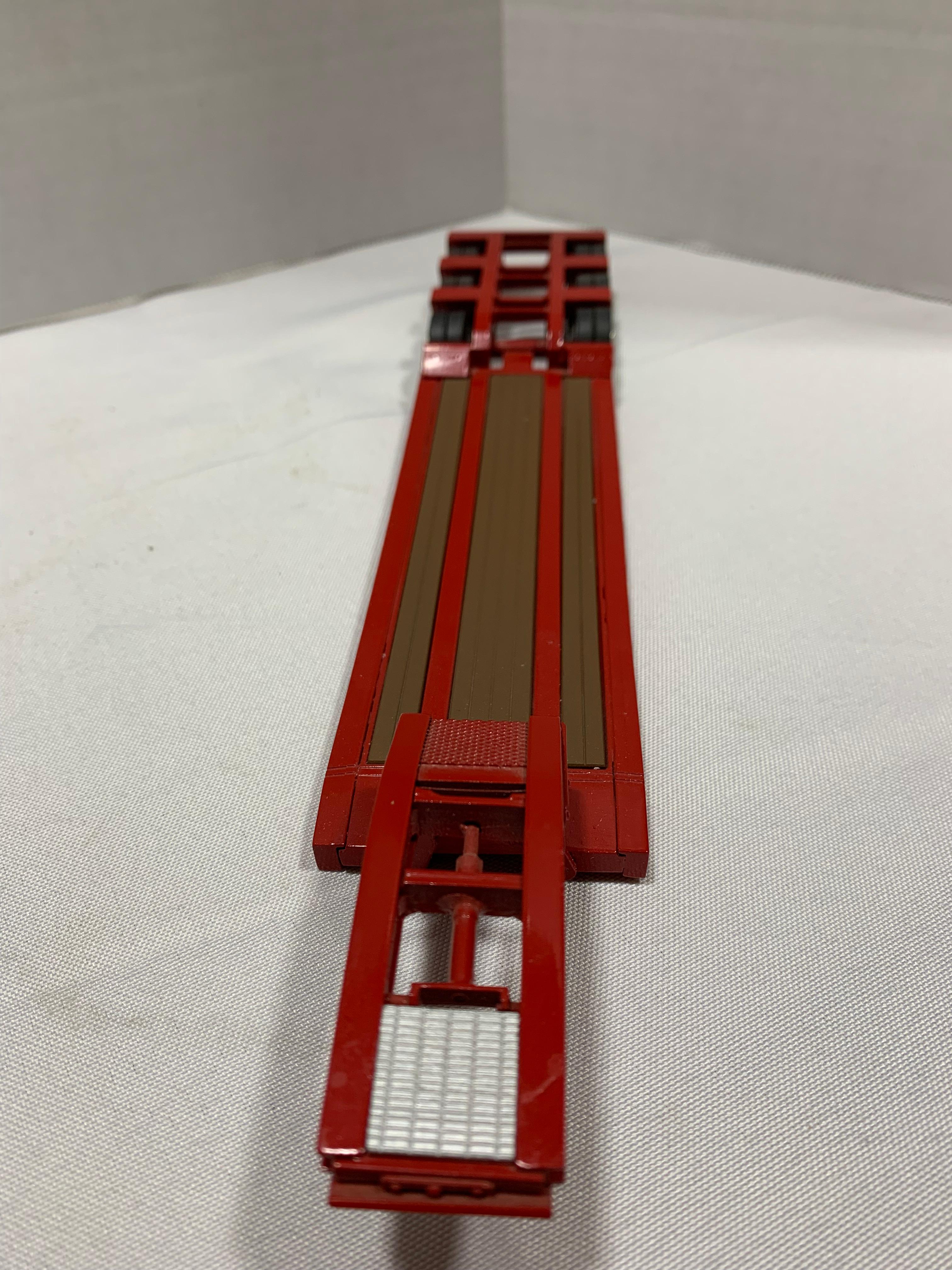 Trail King 3 Axle Low Loader- Red - 1:48
