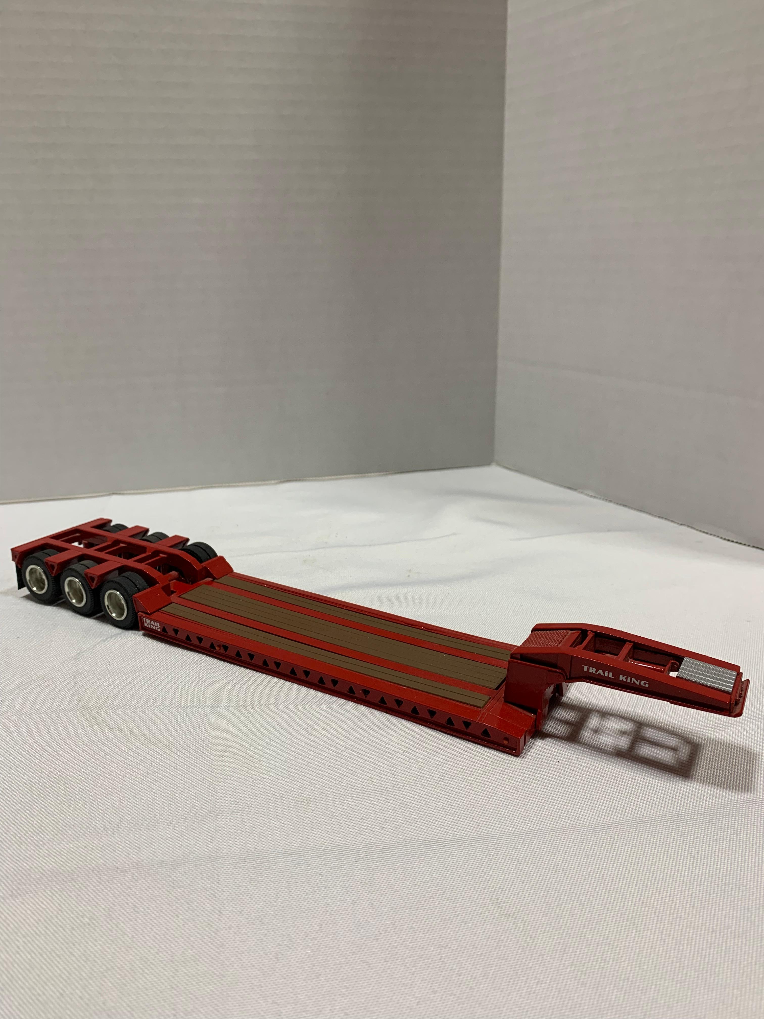 Trail King 3 Axle Low Loader- Red - 1:48