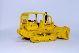 International 175 Crawler & Ripper w/Demolition Bucket