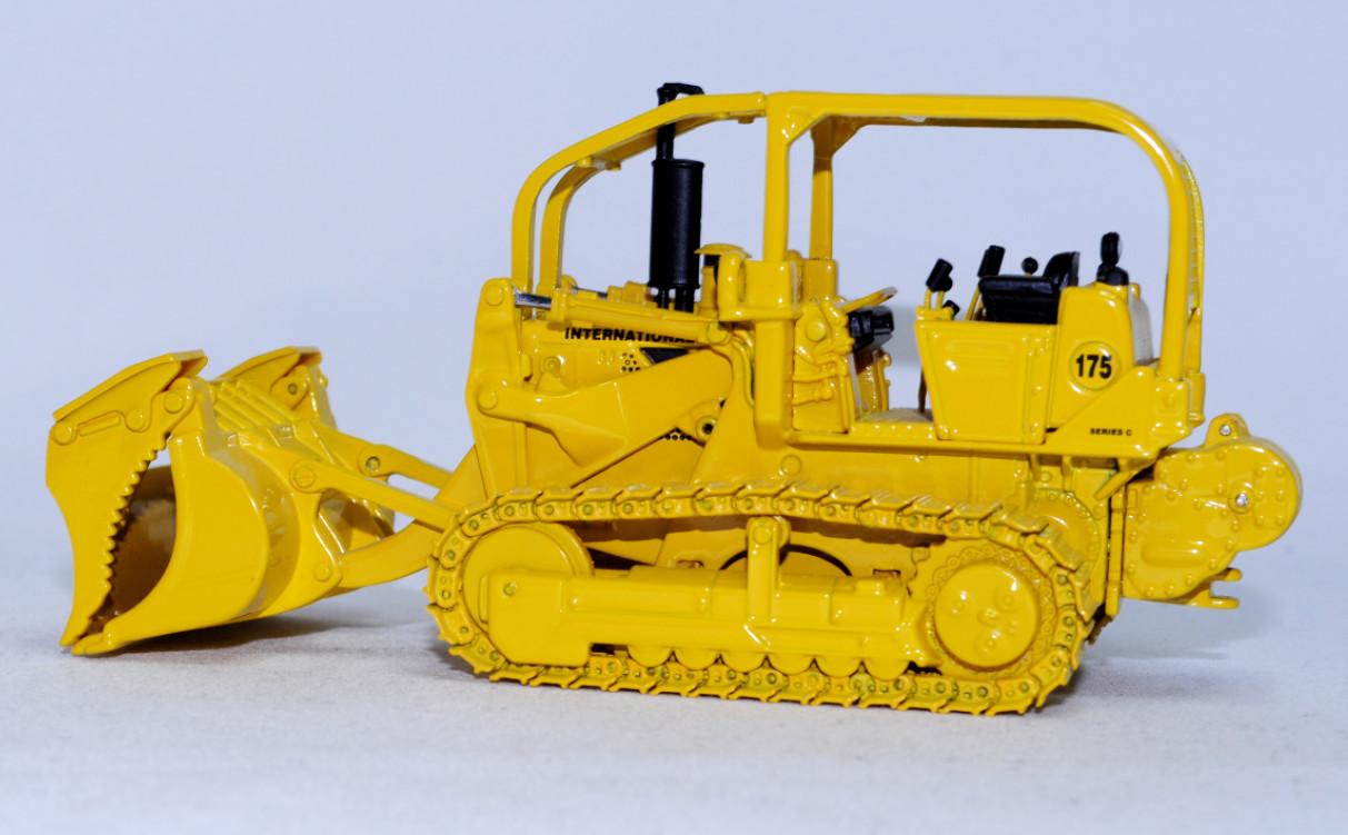International 175 Crawler & Ripper w/Demolition Bucket