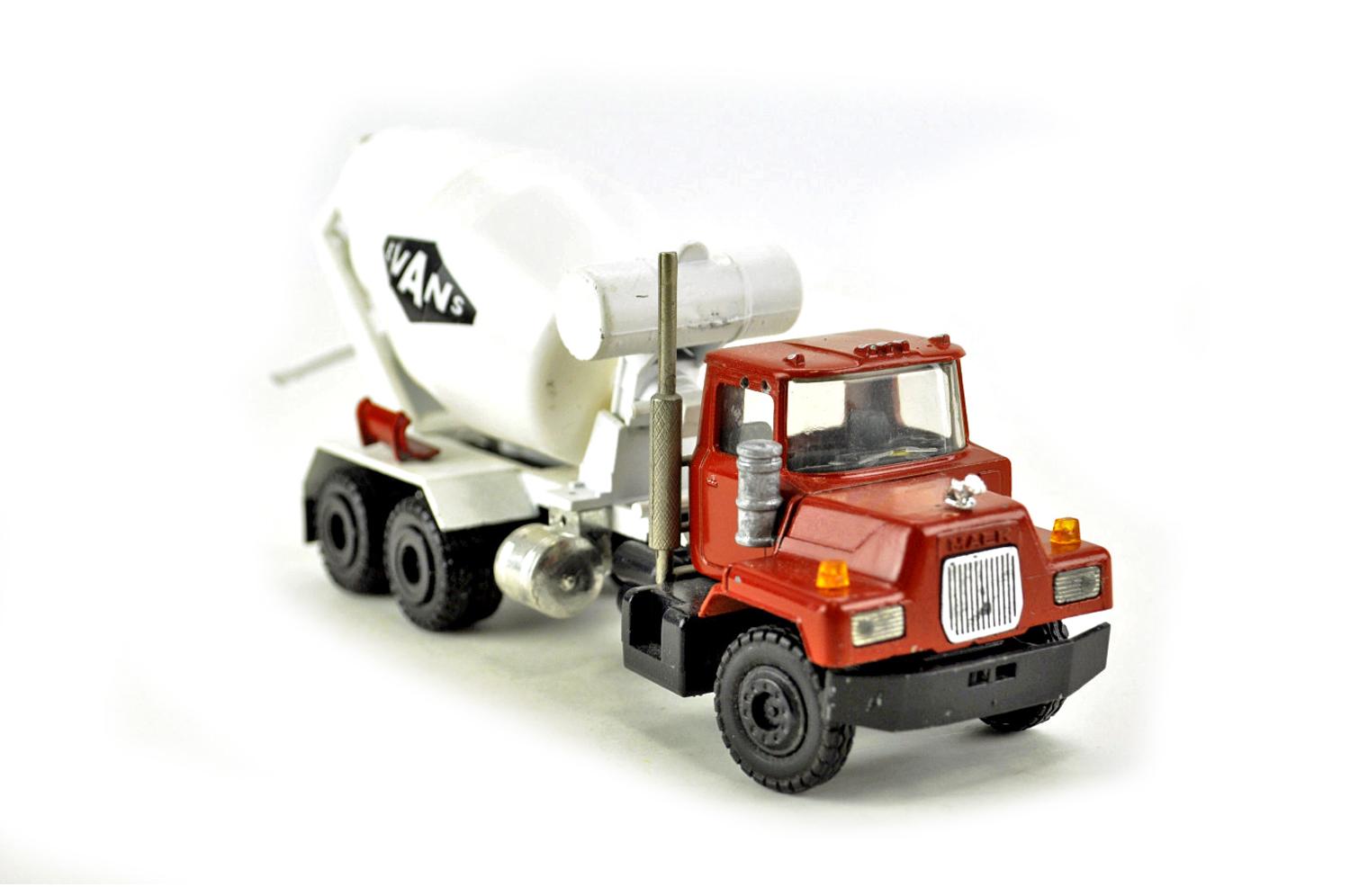 Mack R-Model Concrete Mixer - Red/White