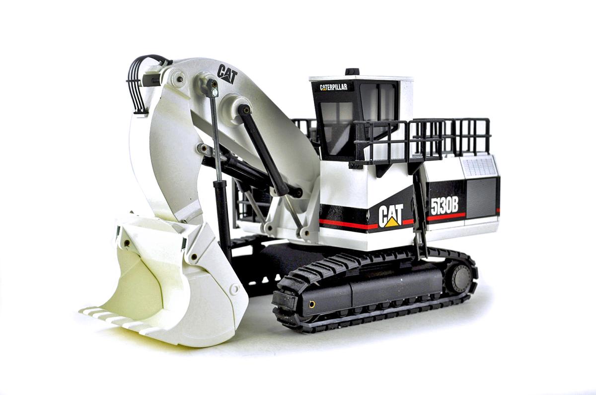 Caterpillar 5130 Shovel - White