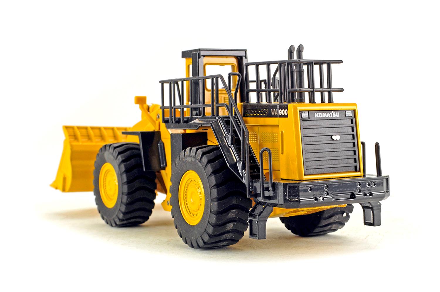 Komatsu WA900-3 Wheel Loader