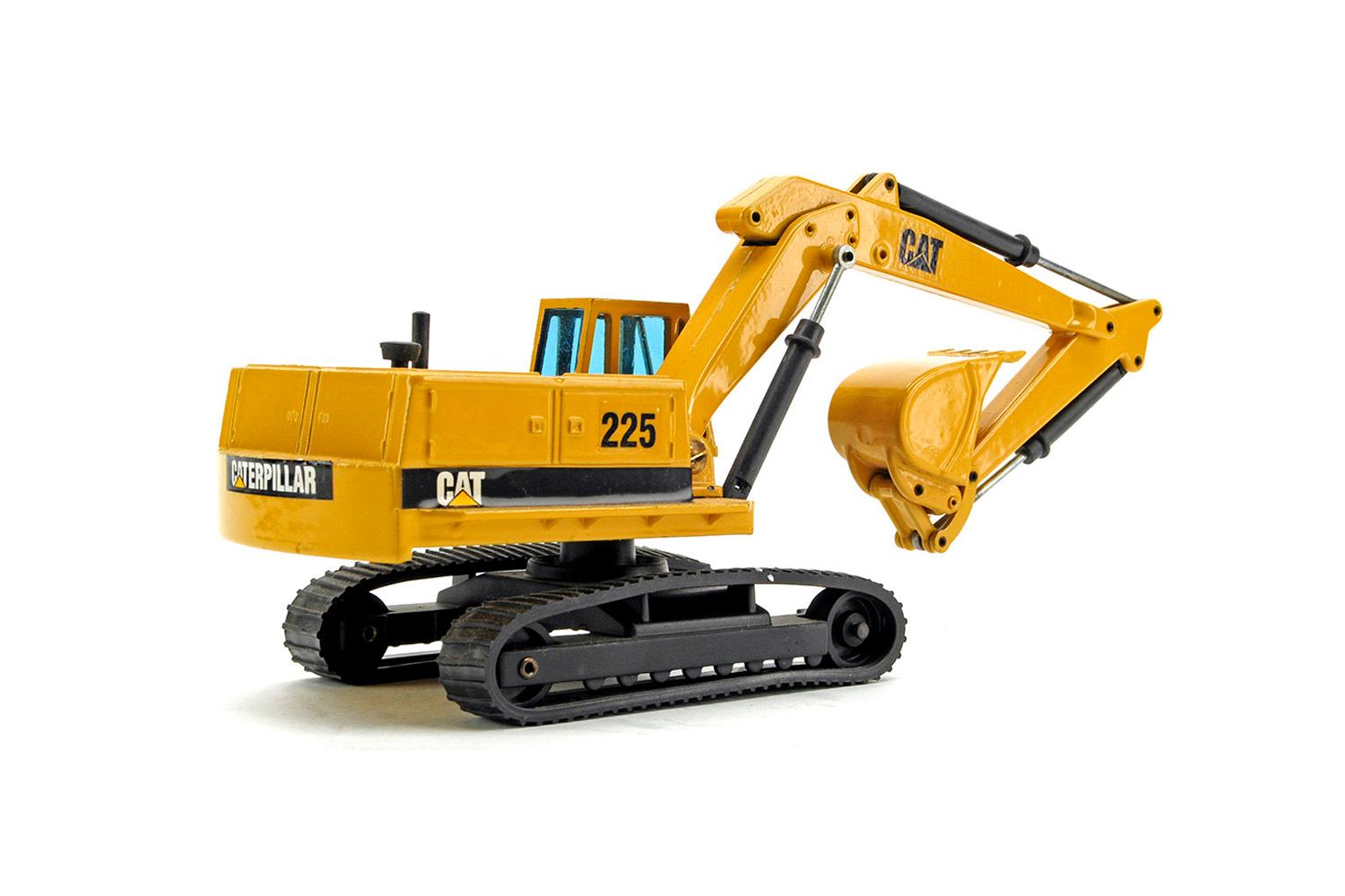 Caterpillar 225 Tracked Excavator