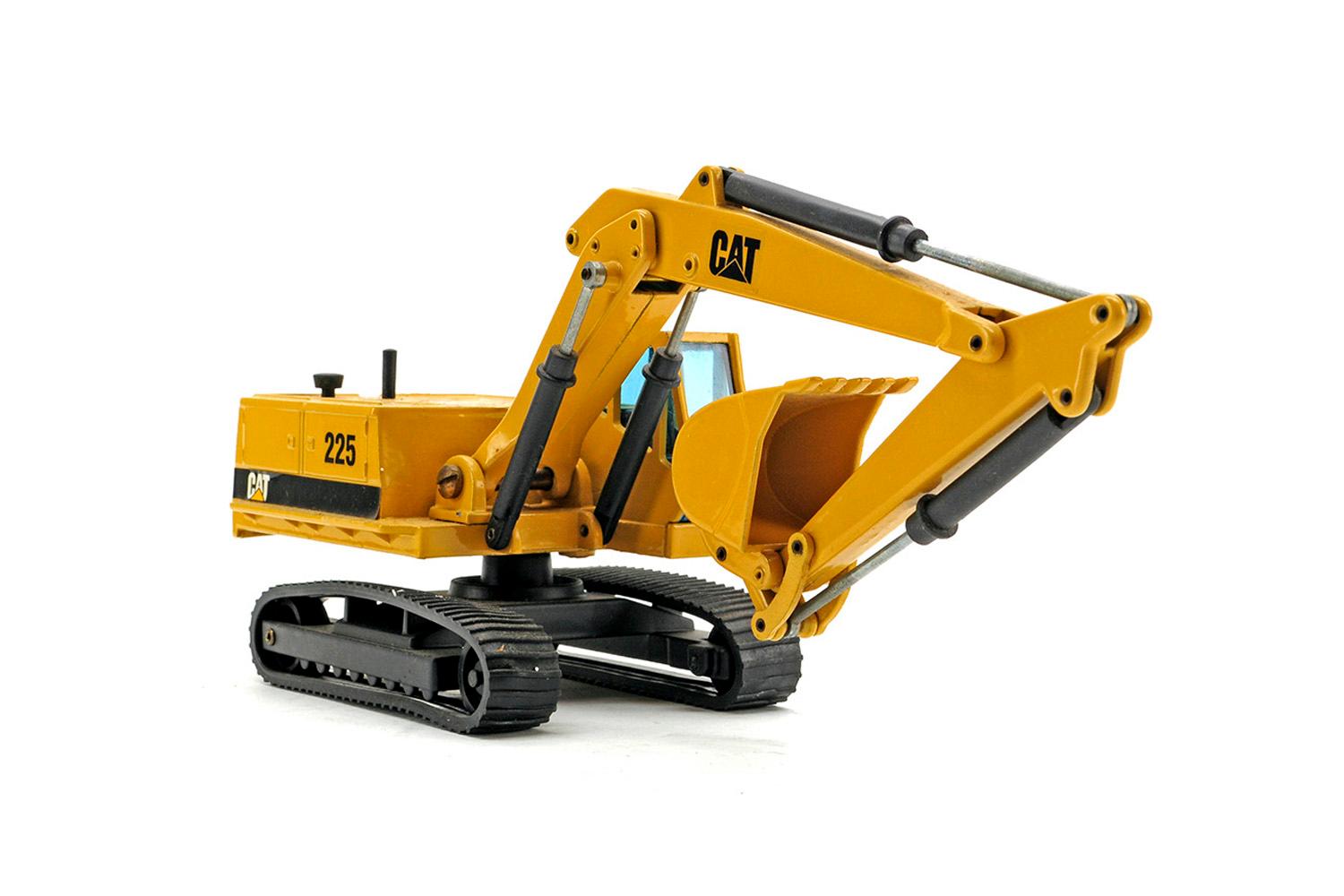Caterpillar 225 Tracked Excavator