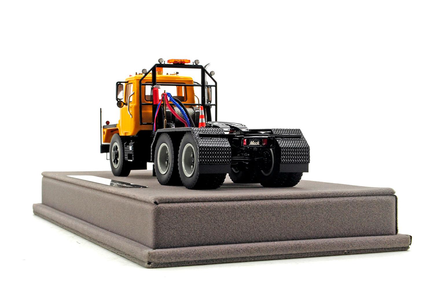 Mack DM800 Tandem Axle Tractor - Yellow/Black