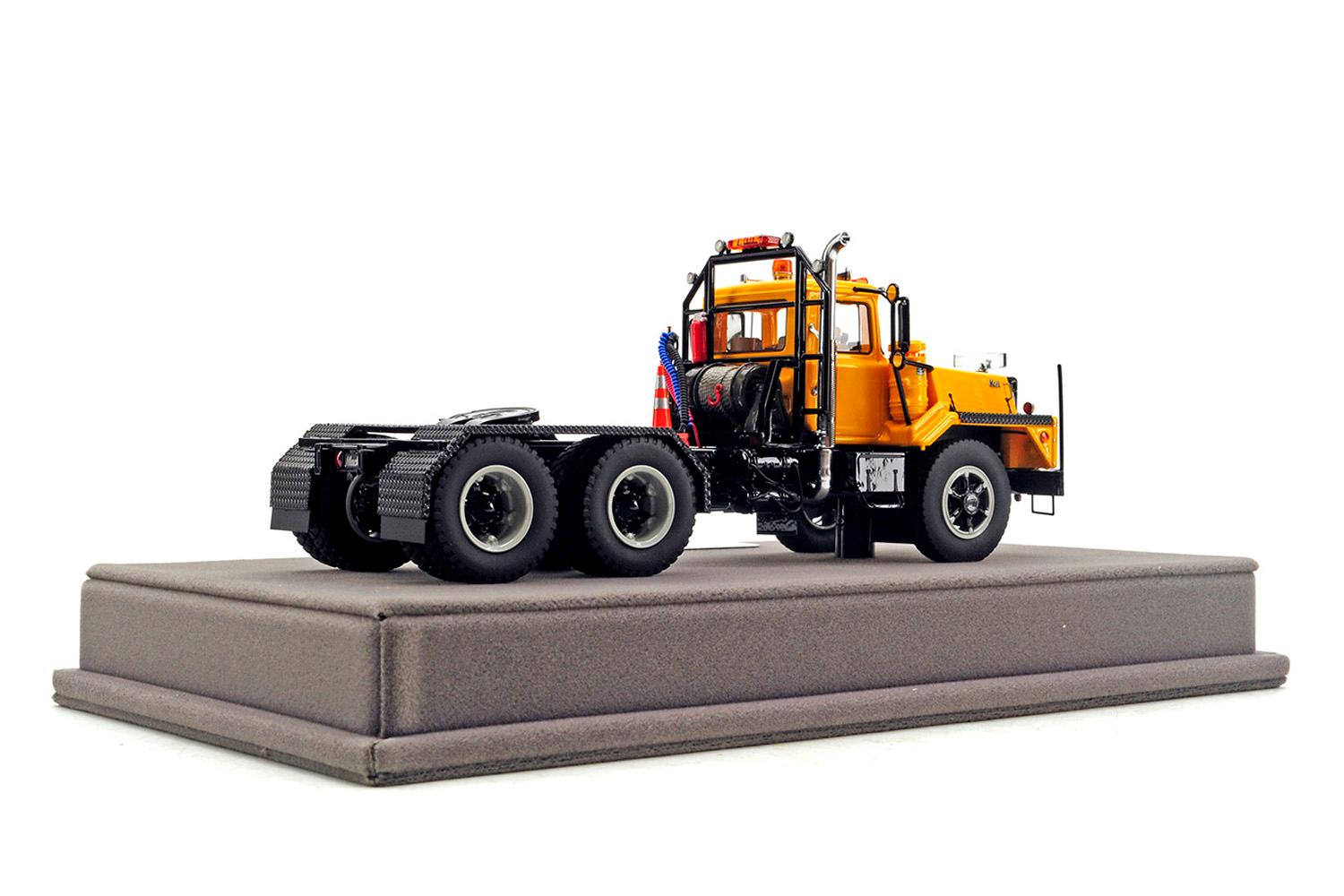 Mack DM800 Tandem Axle Tractor - Yellow/Black