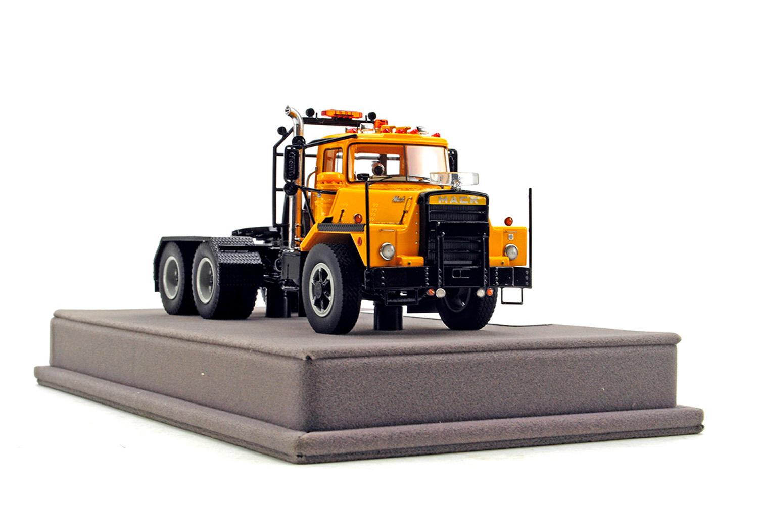 Mack DM800 Tandem Axle Tractor - Yellow/Black