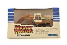 International 640 Excavator - 1:64