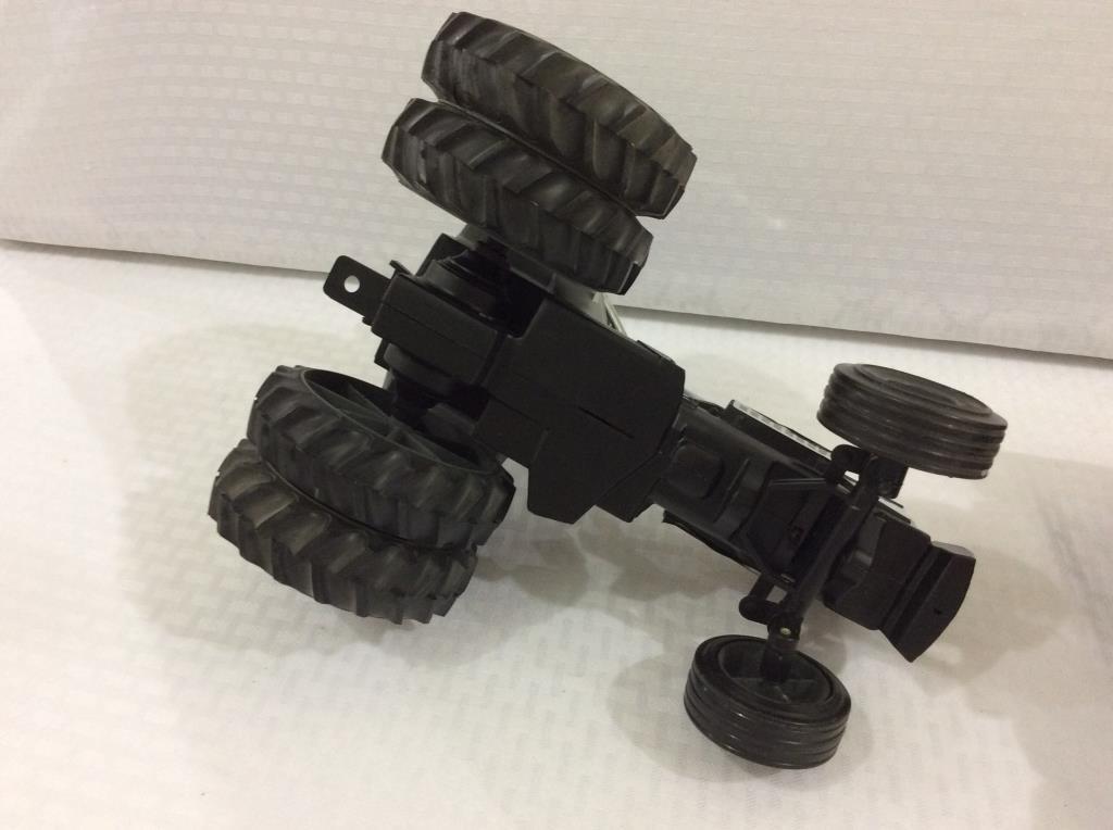 Lot of 2 White Field Boss 1/16th Scale Tractors