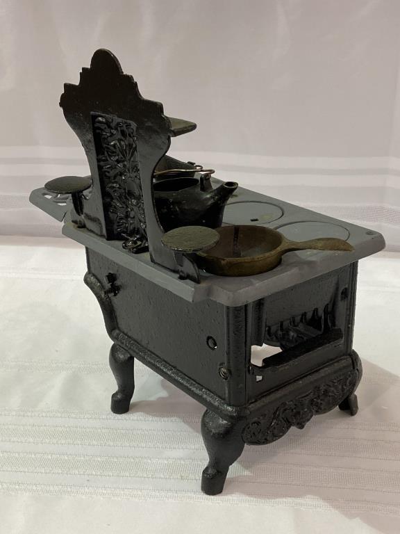 Child's Cast Iron Stove-Missing 2-Burner Covers